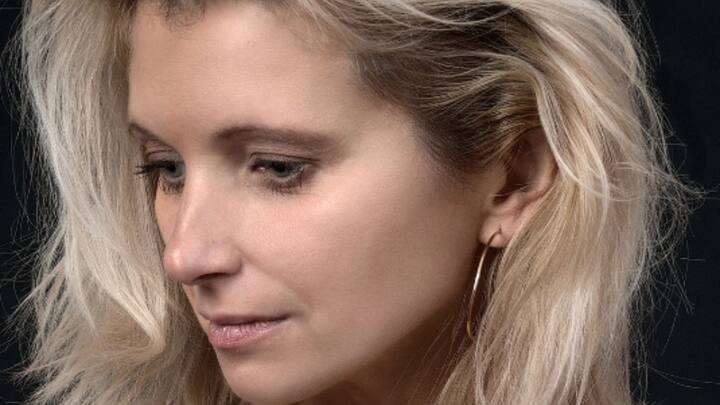 পাশাপাশি, স্ক্যাল্পের আর্দ্রতাও বজায় রাখতে এই ডিসের কুসুমের প্রয়োজনীয় ভূমিকা রয়েছে। তবে সব উপকরণ সকলের জন্য সমান ভাবে কাজ নাও করতে পারে। তাই ফল না পেলে অবশ্য়ই বিশেষজ্ঞের কাজে যাওয়া জরুরি।