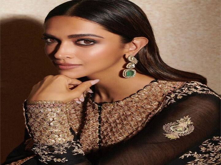 She kept her tresses open with a middle part and accessorised the look with emerald earrings.