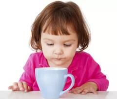 Is Coffee And Tea Bad For Kids: तुम्ही देखील देता का तुमच्या मुलांना चहा आणि कॉफी? जाणून घ्या यामुळे होणाऱ्या परिणांमांबद्दल