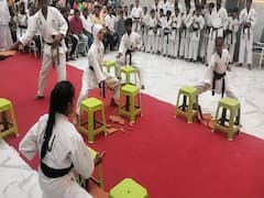 Kanchipuram : கராத்தே போட்டியில் சாதித்த காஞ்சிபுரத்தை சேர்ந்த 17 பேர்.. பாராட்டிய மேயர்..