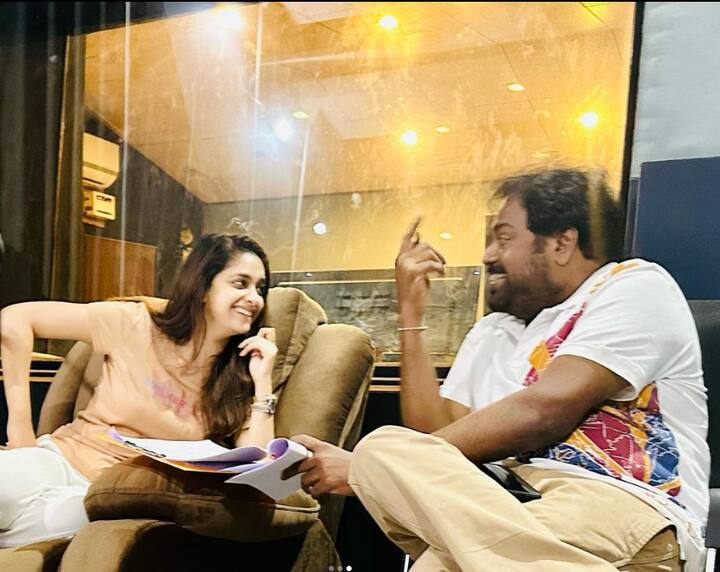 தற்போது இந்த படத்தின் டப்பிங் செய்யப்பட்டு வருகிறது. கீர்த்தி சுரேஷ் அவர் டப்பிங் செய்த புகைப்படத்தை சமூகவலைதளத்தில் பதிவிட்டுள்ளார்.