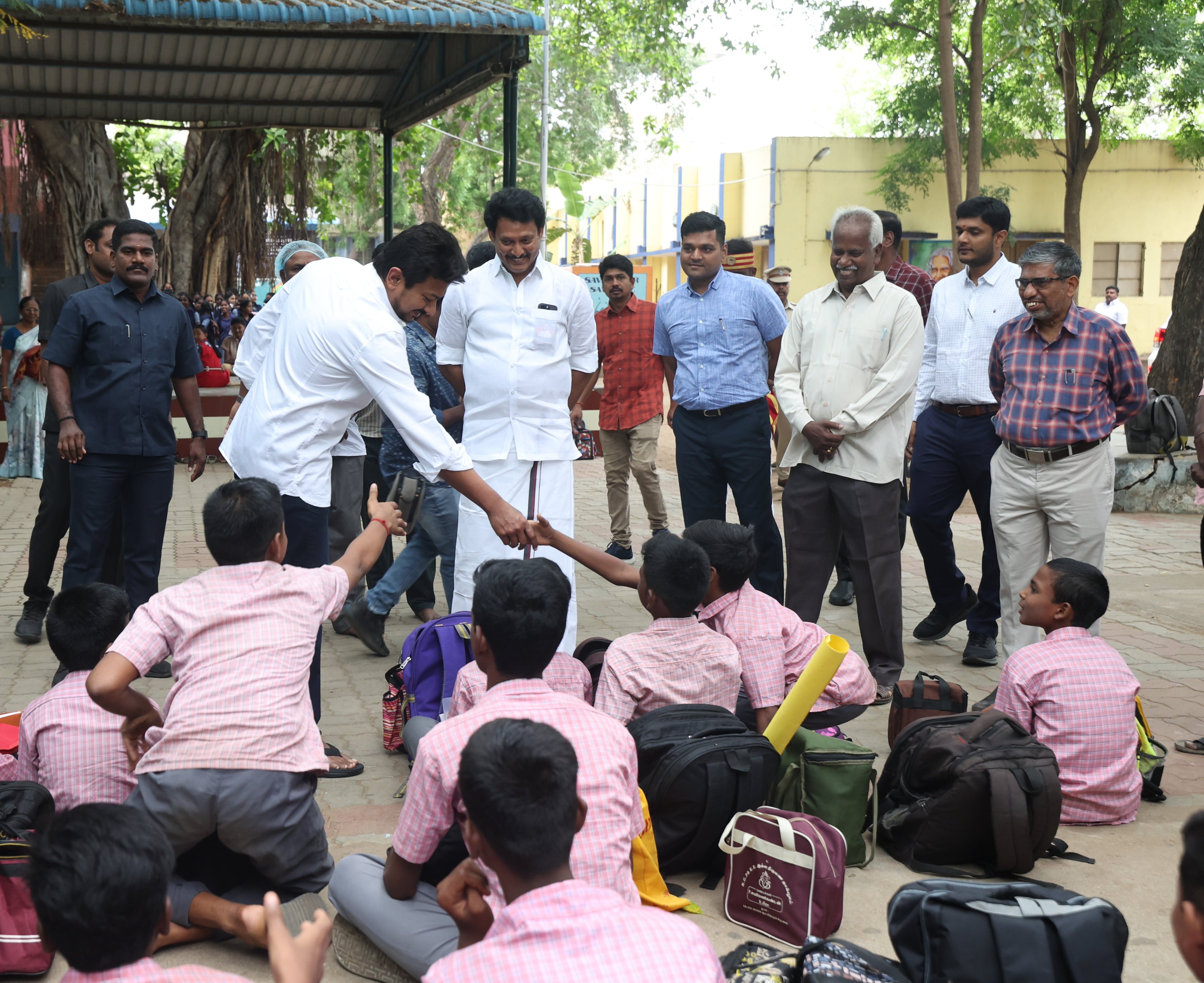 Udayanidhi Stalin: திருச்சி பள்ளியில் அமைச்சர் உதயநிதி ஸ்டாலின் திடீர் ஆய்வு; அதிகாரிகள் மத்தியில் பரபரப்பு