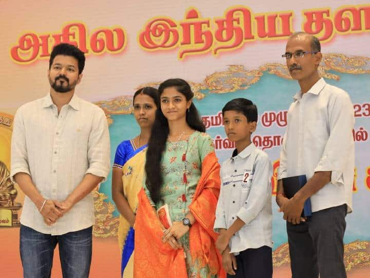 Student nandhini shared her happy moments with Actor Vijay Actor Vijay: விஜய் கொடுத்த வைர நெக்லஸ்.. நந்தினி எடுத்த அதிரடி முடிவு.. ஆச்சரியத்தில் ரசிகர்கள்