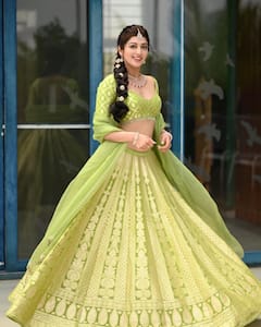 గ్రీన్ లెహేంగా లో మెరిసిపోతున్న ప్రణీత!