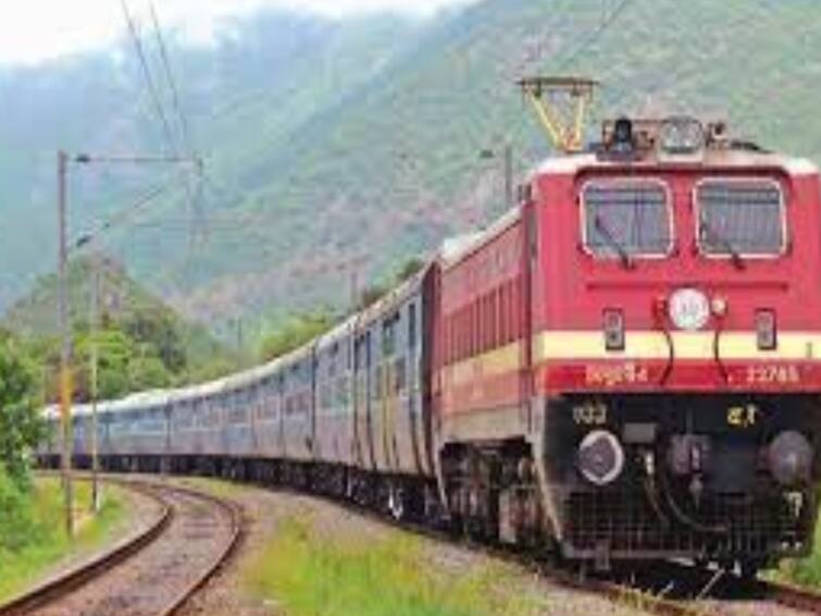 7 train services departing from Chennai Central have been changed due to waterlogging Southern Railway :மழை நீர் தேக்கம்... சென்னை சென்ட்ரலில் இருந்து புறப்பட வேண்டிய 7 ரயில் சேவைகளில் மாற்றம்...