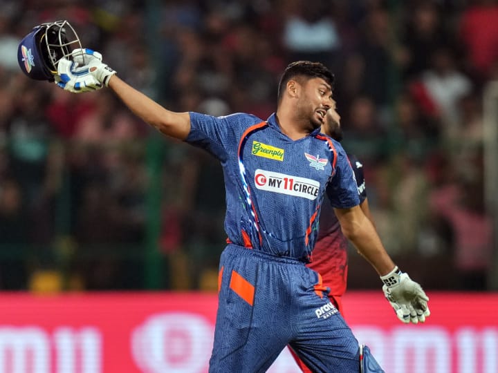 Avesh Khan throws his helmet in IPL 2023 Match against RCB now he realised he should not do that Avesh Khan IPL 2023: हेलमेट फेंकने पर आवेश खान ने तोड़ी चुप्पी, बोले- बाद में अहसास हुआ, ऐसा नहीं...