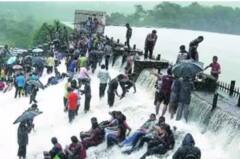 Tourist Place In Pune:  पावसाळ्यात भटकंतीला जाण्याचा विचार करताय? पुण्यातील या पर्यटनस्थळांना नक्की भेट द्या