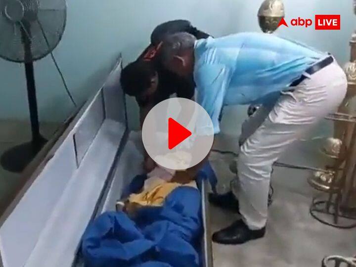 Woman declared dead alive on her coffin at her funeral in Ecuador Viral Video Shocking Viral Video: अचानक जिंदा हो गई ताबूत में बंद महिला, पहले आई तेज आवाज, Video में देखिए फिर क्या हुआ...
