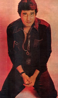 Vinod Khanna Life: जब करियर के पीक पर सुकून की तलाश में सन्यासी बन गया था ये सुपरस्टार, 5 साल किया माली का काम