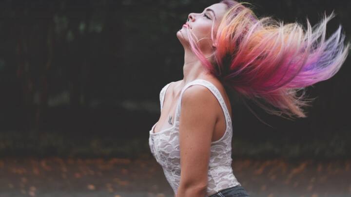 শুধু বাড়বৃদ্ধি নয়, চুলের গোড়া শক্তিশালী করতেও ডিমের প্রোটিনের জরুরি ভূমিকা রয়েছে।