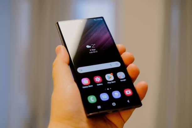 இந்த தள்ளுபடியில் இந்த போனை வாங்கினால், 4 ஆண்டுகளுக்கு Android OS அப்டேட்டையும் ஐந்து ஆண்டுகளுக்கு செக்யூரிட்டி அப்டேட்டையும் சாம்சங் நிறுவனம் இலவசமாக வழங்கும்.