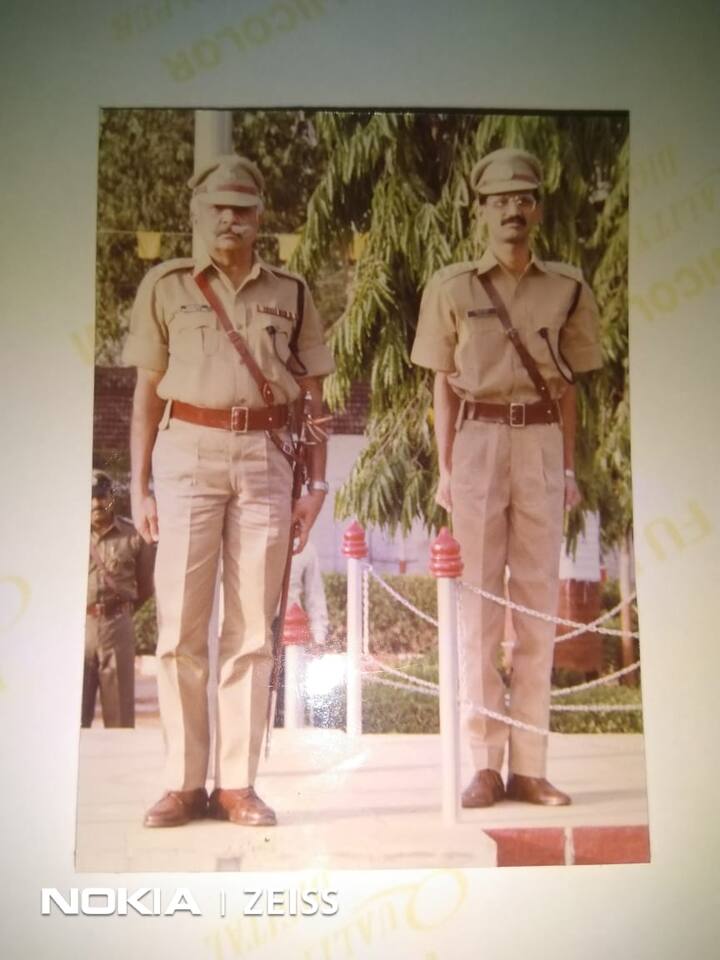 ગુજરાત પોલીસના DGP વિકાસ સહાય જયારે પ્રોબેશનલ IPS તરીકે તેમની કારર્કિદી શરુઆત ગોધરાથી કરી ત્યારે આર.ડી.ઝાલા તેમના પોલીસ અધિક્ષક હતા.
