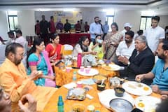 Pune Bjp News : हसत खेळत रंगली भाजपची टिफीन पार्टी