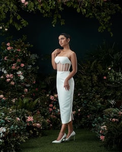 Priya Prakash Varrier: పూల వనంలో దేవకన్యలా వింకీ బ్యూటీ