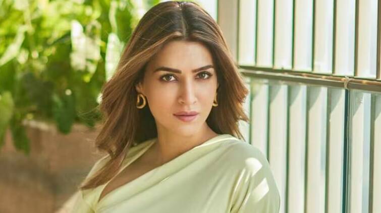 Kriti Sanon s post amid controversy over Adipurush saying- Cheers- pay attention to the applause Adipurush: ਆਦਿਪੁਰਸ਼ ਨੂੰ ਲੈ ਹੋਏ ਵਿਵਾਦਾਂ ਵਿਚਾਲੇ ਕ੍ਰਿਤੀ ਸੈਨਨ ਦੀ ਪੋਸਟ, ਬੋਲੀ- 'ਚੀਅਰਸ- ਤਾੜੀਆਂ 'ਤੇ ਦਿਓ ਧਿਆਨ'