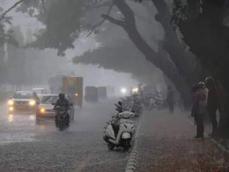 Heavy rain is likely to occur in 9 districts of Tamil Nadu today, according to the Meteorological Department. TN Rain Alert: கொட்டித்தீர்த்த மழை... சென்னையில் ஜூன் மாத மழை 295 சதவீதம் அதிகம்: வானிலை அப்டேட்
