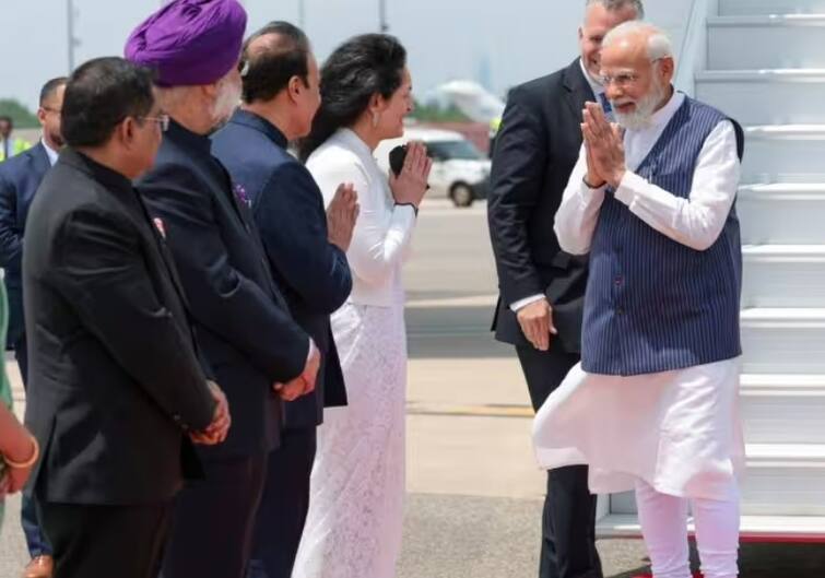 pm modi reached new york will meet president joe biden know pm modi us visit full schedule PM Modi US Visit: ન્યૂયોર્ક પહોંચ્યા PM મોદી, કાલે UNમાં કરશે યોગ 