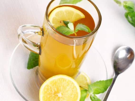 Mint and Ginger Iced Tea: बदलते मौसम में खुद को रखना चाहते हैं हर बीमारी से सुरक्षित, तो यह डिटॉक्स ड्रिंक जरूर आजमाएं