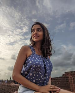 Bhagyashree Limaye : 'भाडीपा' अभिनेत्री भाग्यश्री लिमयेचा ग्लॅमरस अंदाज; फोटो होतायत व्हायरल