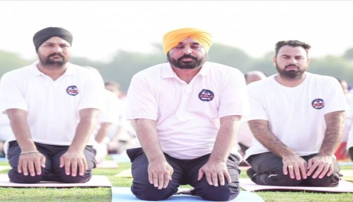 50 thousand people did yoga in the whole of Punjab, we will make Punjab a healthy state : CM Bhagwant Mann ਅੱਜ ਪੂਰੇ ਪੰਜਾਬ 'ਚ 50 ਹਜ਼ਾਰ ਤੋਂ ਜ਼ਿਆਦਾ ਲੋਕਾਂ ਨੇ ਯੋਗ ਕੀਤਾ, ਪੰਜਾਬ ਨੂੰ ਤੰਦਰੁਸਤ ਸੂਬਾ ਬਣਾਵਾਂਗੇ: ਸੀਐਮ ਮਾਨ