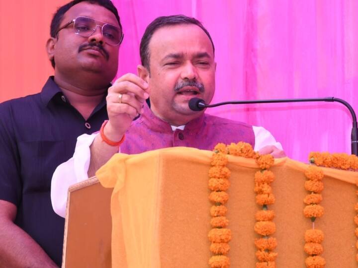 UP Politics: 'जनता की नजरों से गिरे अखिलेश यादव ने कोलकाता में दूसरी बुआ तलाशी', हरदोई में बोले योगी के मंत्री UP Politics Hardoi minister JPS Rathore Attack SP Chief Akhilesh Yadav ANN UP Politics: 'जनता की नजरों से गिरे अखिलेश यादव ने कोलकाता में दूसरी बुआ तलाशी', हरदोई में बोले योगी के मंत्री