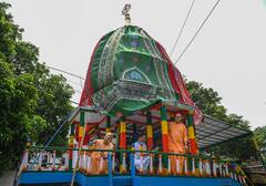 Rath Yatra: ইসকনের রথযাত্রার সূচনা মমতার, উৎসব আমেজে পা মেলালেন নুসরত-মিমি