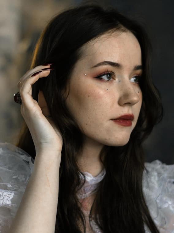 सफ़ेद बालों को मिनटों में काला करेगा ये नेचुरल डाई