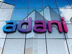 3.8 अरब डॉलर के कर्ज को रिफाइनेंस कराने के चक्कर में अडानी ग्रुप, इंटरनेशनल बैंकों से शुरू हुई चर्चा 