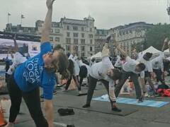 सेंट्रल लंदन में लोगों ने किया योग, भारत के उच्चायुक्त और अमीश त्रिपाठी ने भी लिया भाग