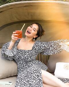 In Pics: सारा तेंदुलकर ने दिखाया अपना ग्लैमरस अंदाज, फैंस से पूछा आपको कौन सी फोटो आई पसंद