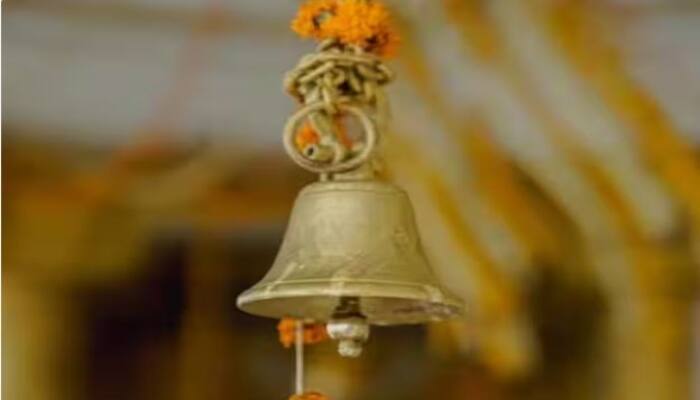 Ghaziabad hanuman Temple ban on torn jeans half pants and short Clothes implemented dress Code ਇਸ ਮੰਦਰ 'ਚ ਵੀ ਲਾਗੂ ਹੋਇਆ ਡਰੈੱਸ ਕੋਡ, ਕਟੀ -ਫਟੀ ਜੀਨਸ, ਕੈਂਪਰੀ ਤੇ ਛੋਟੇ ਕੱਪੜਿਆਂ 'ਤੇ ਰੋਕ