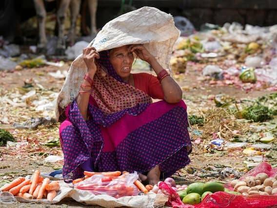 હવામાન વિભાગે લોકોને ચેતવણી આપતાં હીટવેવથી બચવાની સલાહ પણ આપી છે. જે લોકોને પહેલાથી જ કોઈ પણ પ્રકારની બીમારી છે તેમને લાંબા સમય સુધી તડકામાં બહાર ન નીકળવાની અપીલ કરવામાં આવી છે.