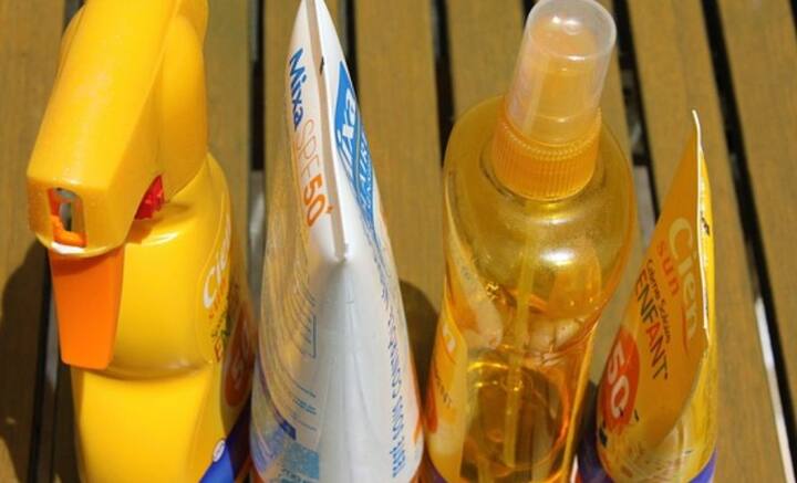 কিন্তু ত্বকের ধরন বুঝে সঠিক সানস্ক্রিন বেছে নেওয়াও গুরুত্বপূর্ণ। SPF-এর মাত্রাই সঠিক সানস্ক্রিন বেছে নেওয়ার ক্ষেত্রে হতে পারে সহায়ক। কিন্তু এই SPF-এর মাত্রা বুঝতেই সবচেয়ে ভুল হয় আমাদের।