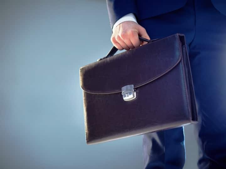 ​NIT Vacancy: अगर आप भी 12वीं पास से लेकर पोस्ट ग्रेजुएट पास हैं तो ये खबर आपके काम की है. NIT हमीरपुर ने अलग-अलग पद पर भर्ती निकाली है. जिनके लिए उम्मीदवार आधिकारिक वेबसाइट पर जाकर आवेदन कर सकते हैं.