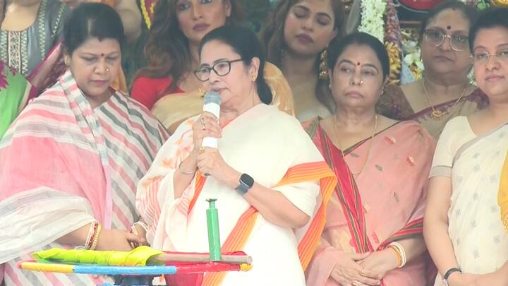মুখ্যমন্ত্রীর কথায়, ‘‘দেবতা তো মানুষের মধ্য থেকেই তৈরি হয় ৷ মানুষের অন্তরাত্মাই দেবতার অন্তরাত্মা ৷ দেবতা তো একটা মাটির পুতুল নয়, দেবতা তো একটা কাঠের পুতুল নয় ৷ দেবদেবীর মধ্য দিয়ে আমাদের মনোবাঞ্ছা, মনের কথা, মনের সুখ-দুঃখ সবকিছু দেবতার চরণে অর্পণ করি ৷ তার কারণ আমাদের এটা বিশ্বাস ৷ বিশ্বাসে মিলায় বস্তু, তর্কে বহুদূর ৷’’