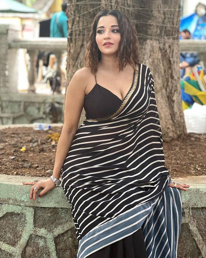 સાઉથ એક્ટ્રેસ મોનાલિસાના ચાહકો તેના આ શાનદાર સાડી લૂકના દિવાના બન્યા છે.