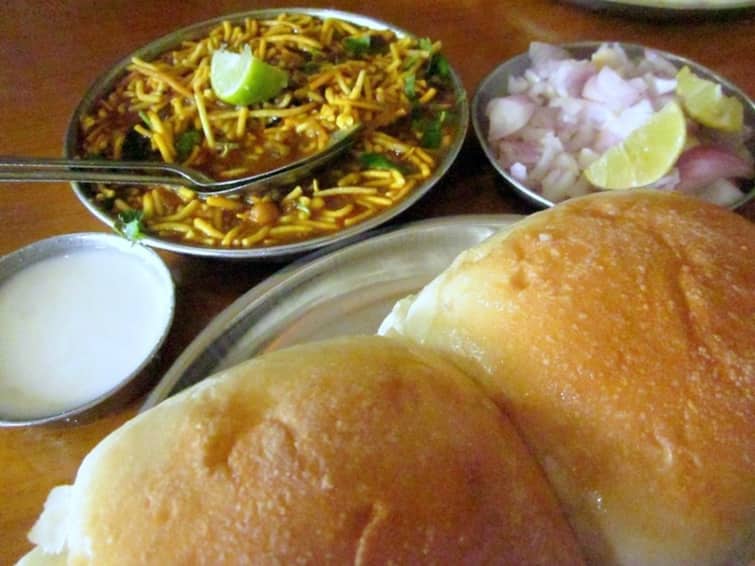 maharashtra news nashik news central government will set up clean street food hub' in Nashik. Nashik News : नाशिकची मिसळ जगात भारी! शहरात उभारणार 'क्लीन स्ट्रीट फूड हब', केंद्र सरकारचा उपक्रम