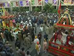 Jagannath Rath Yatra 2023: बहन सुभद्रा और भाई बलभद्र के साथ रथ में सवार हुए भगवान जगन्नाथ, देखें तस्वीरें