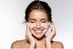 Beauty Tips : तुमच्या ब्युटी किटमध्ये या गोष्टी ठेवायला विसरू नका...