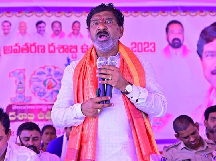 Janakipuram woman Sarpunch Navya accuses Station Ghanpur MLA Rajaiah MLA Rajaiah Vs Sarpanch: మళ్లీ వివాదంలో ఎమ్మెల్యే తాటికొండ రాజయ్య, మహిళా సర్పంచ్ సంచలన ఆరోపణలు