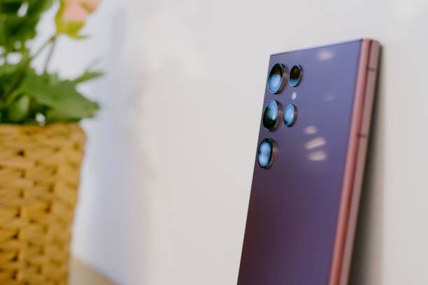 இந்தியாவில் பிளிப்கார்ட் ஆன்லைன் ஷாப்பிங் தளத்தில் samsung Galaxy S22+ போனிற்கு பெரிய தள்ளுபடி அறிவிக்கப்பட்டுள்ளது. தற்போது Flipkart Sale சலுகையுடன் இந்த ஸ்மார்ட்போனை நம்மால் குறைந்த விலைக்கு வாங்கமுடியும்.