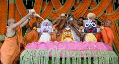 Rath Yatra: ইসকনের রথযাত্রার সূচনা মমতার, উৎসব আমেজে পা মেলালেন নুসরত-মিমি