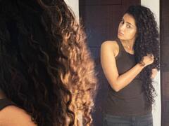 అద్దం ముందు అనుపమ పరమేశ్వరన్ క్యూట్ ఫోజులు