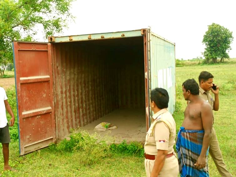 The container lying unattended near Tindivanam a rumor spread among the public TNN Villupuram: திண்டிவனம் அருகே கேட்பாரற்று கிடந்த கண்டெய்னர் - பொதுமக்கள் மத்தியில் பரவிய வதந்தி