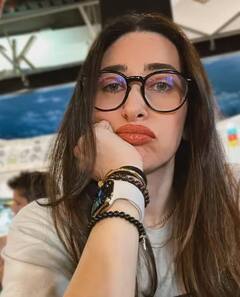 Photos : પતિએ અભિનેત્રીને તેના મિત્ર સાથે સુવા મજબુર કરેલી, સુગાહરાતે જ બોલી લગાવેલી