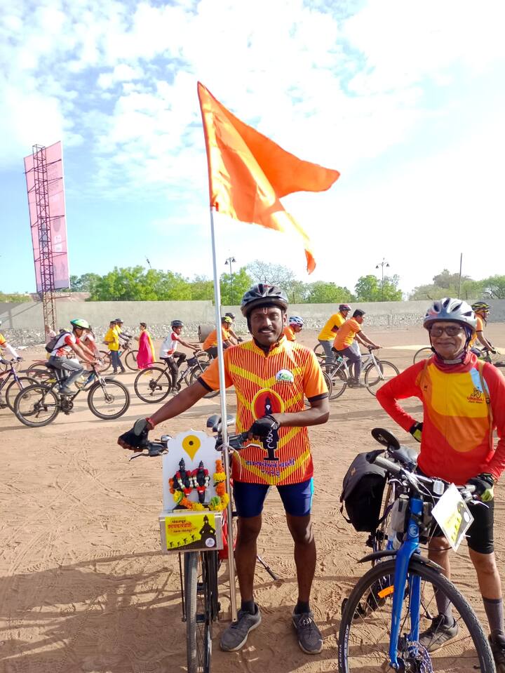 अनोख्या सायकल वारीचे यंदाचे हे दुसरे वर्ष होते पुढच्या वारीला आणखी जास्त सदस्यांचा सहभाग आणि सहवास लाभणार असल्याची माहिती डॉ.दीपक कुंकलोळ यांनी दिली.