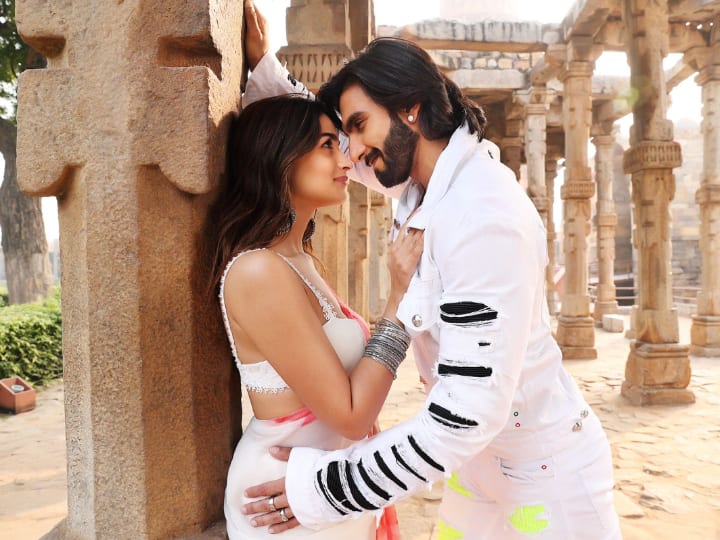 Rocky Aur Rani Kii Prem Kahaani Teaser: रोमांस भी है, जश्न भी है और जुदाई भी,....रणवीर-आलिया की फिल्म का धांसू टीजर शाहरुख खान ने किया रिलीज