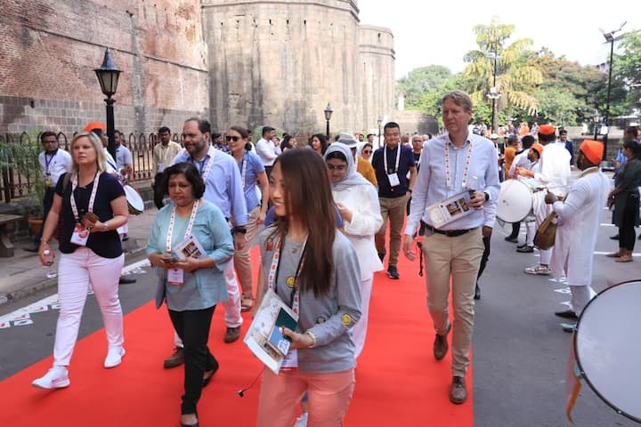 सकाळी शनिवारवाड्यापासून या भेटीला सुरूवात झाली.