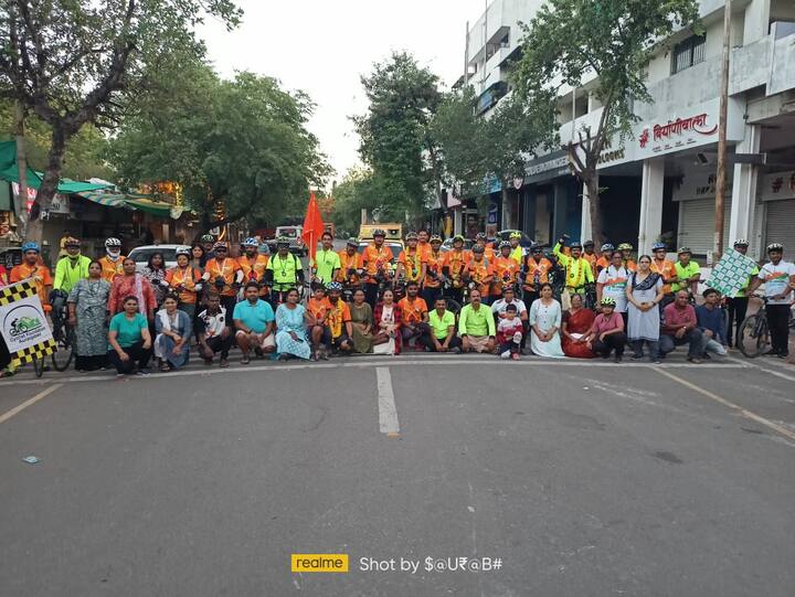 पंढरपूरच्या विठ्ठलाच्या दर्शनासाठी छत्रपती संभाजीनगर येथून सायकलिंग फाउंडेशनच्या माध्यमातून चाळीस जणांचा ग्रुप नुकताच पंढरपूर वारी सायकलवर करून यशस्वीपणे परतला आहे.