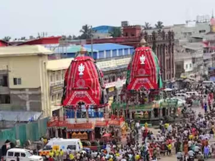 विश्व प्रसिद्ध रथ यात्रा महोत्सव ओडिशा के अलावा गुजरात में भी मनाया जाता है. अहमदाबाद में मनाए जाने वाले 'रथ यात्रा' महोत्सव को पुरी जगन्नाथ रथ यात्रा के बाद देश की दूसरी सबसे बड़ी रथ यात्रा माना जाता है.